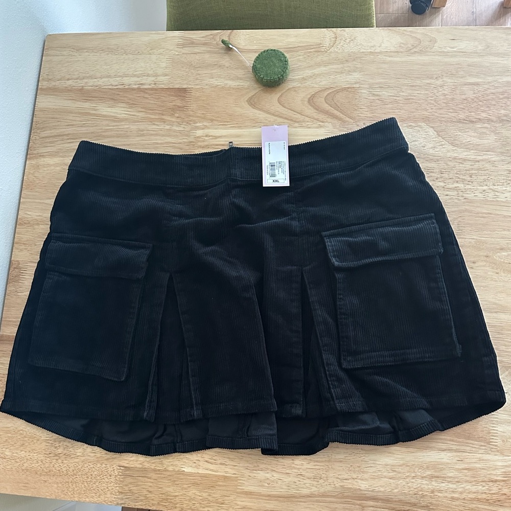 💙 Black Corduroy Mini Skirt with Pockets